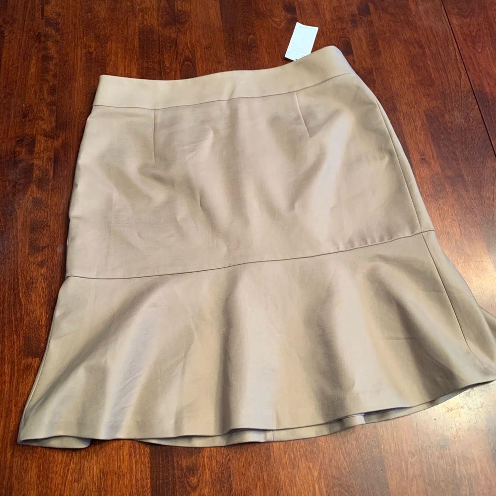 Banana Republic khaki flounce skirt